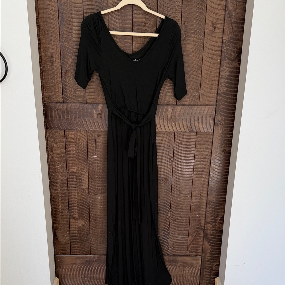 LATCHED MAMA Elegant Black Maxi Dress